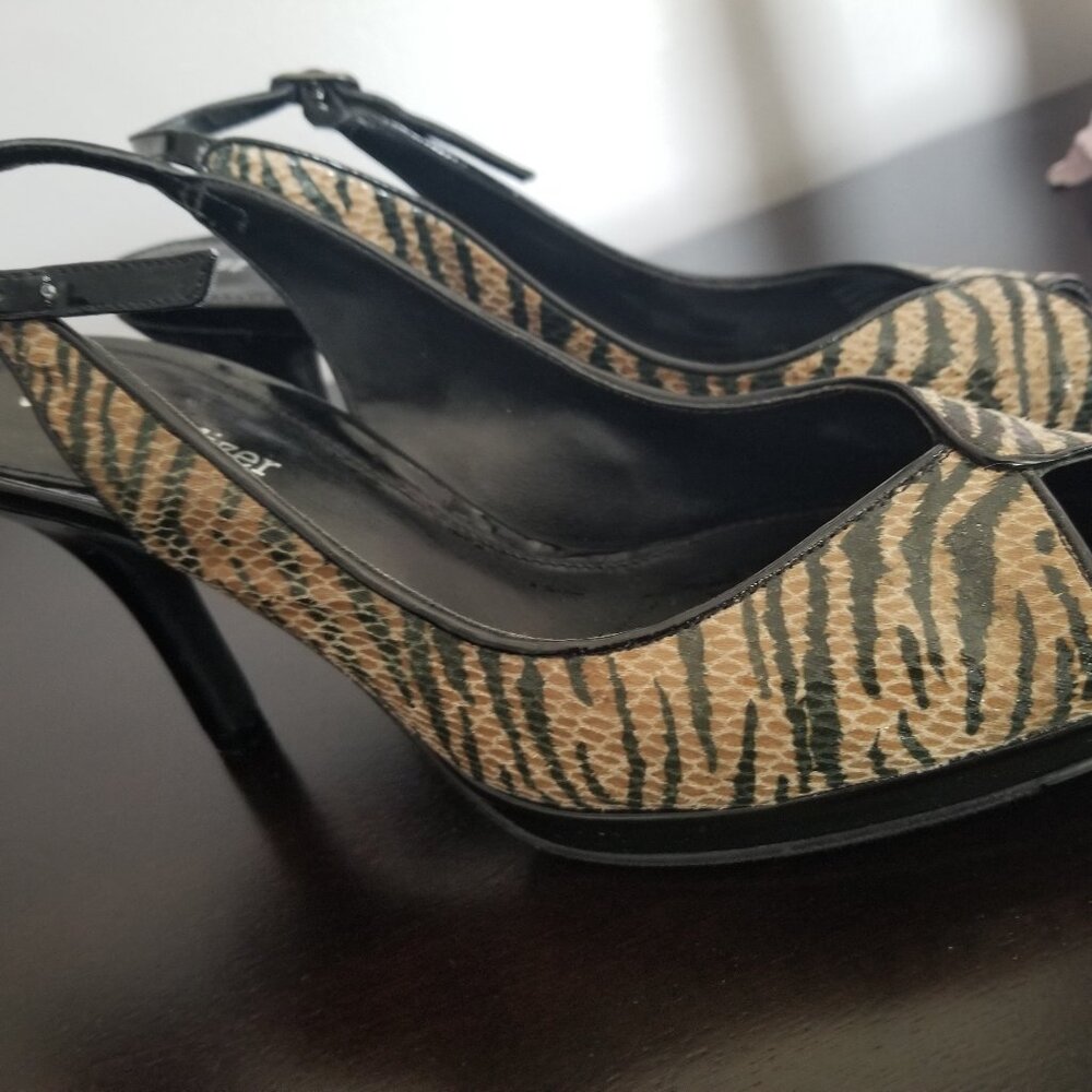 Sexy Tiger pattern heels size 7 Naturalizer